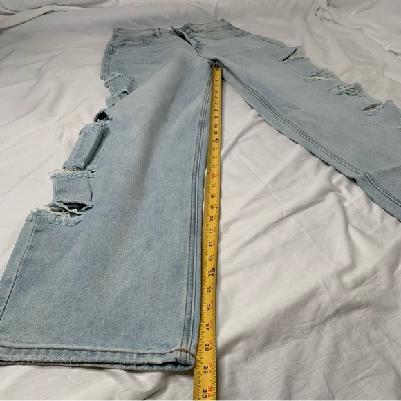 NWT Almost Famous Light Wash 90’s Fit Jeans Women’s Size 9 - Picture 5 of 7